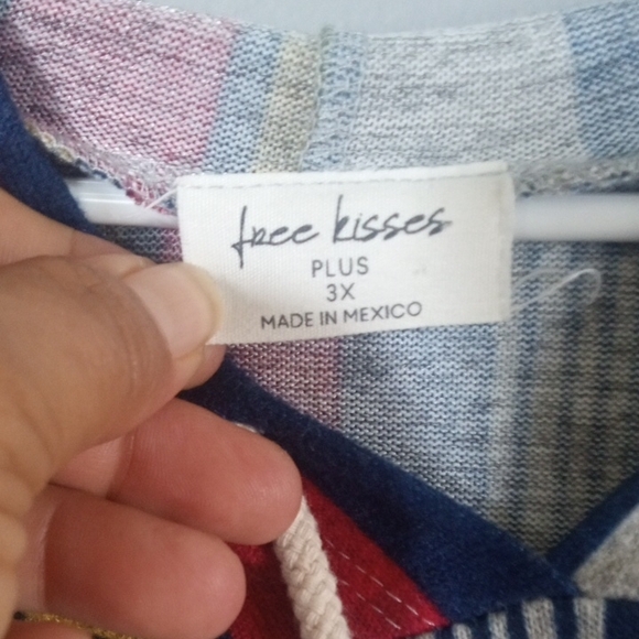 Free Kisses Striped Women's Hoodie Size 3X - Picture 2 of 5